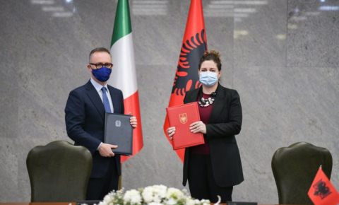 Firmoset marreveshja: Italia njeh zyrtarisht patentat shqiptare